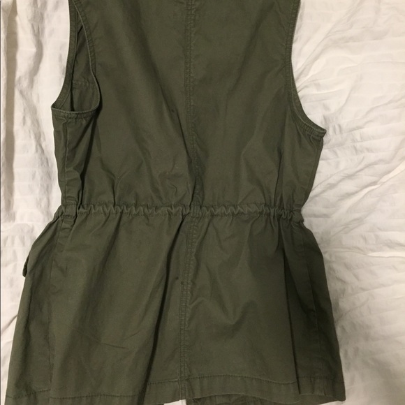 Olive vest - Picture 5 of 5